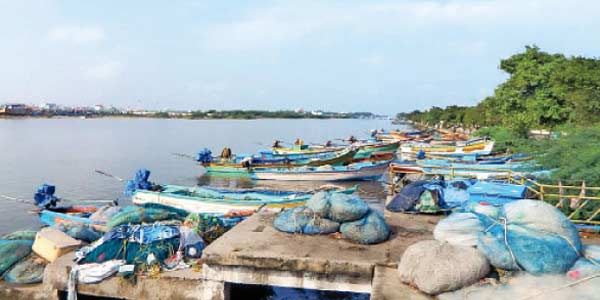 Pamban demanding the release of 141 fishermen in Sri Lankan prison on the 8 th day of the strike