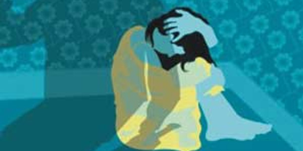 a military officer finger is bited by rats